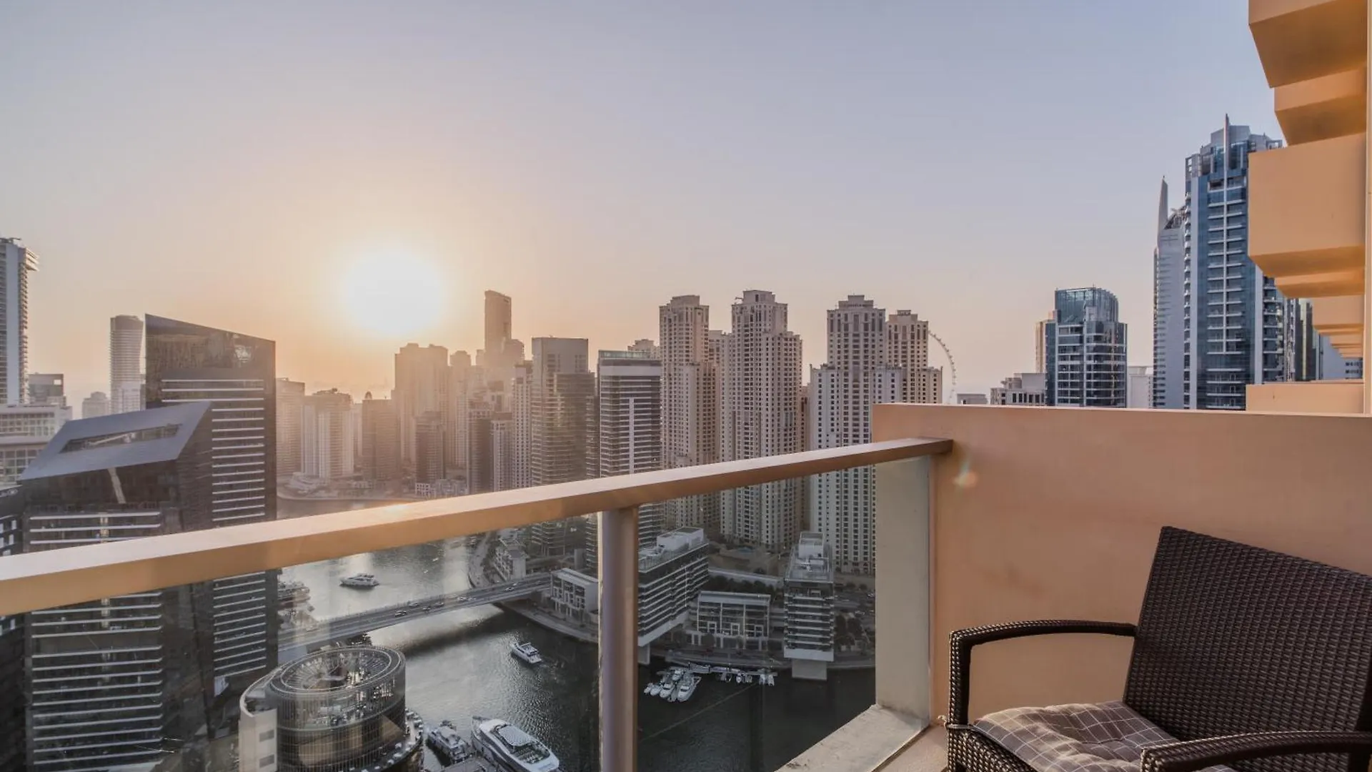 Apartments In Address Dubai Marina Residences Connected To Marina Mall